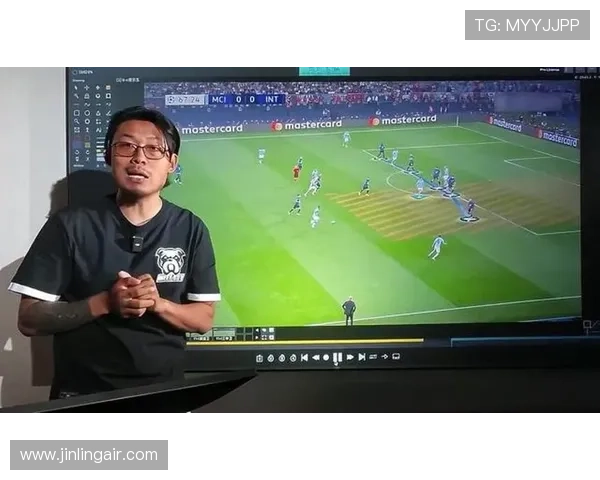 足球场上闪耀的躲球大师谁能突破他无坚不摧的防线？