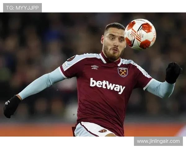 足球星尼古拉成长历程与辉煌赛场瞬间全景展现